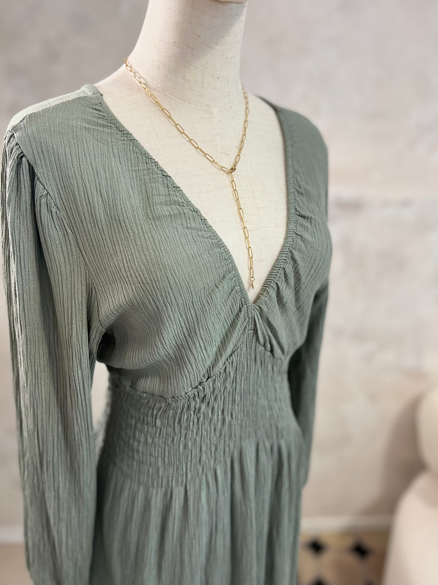 Kleid mit V-Ausschnitt Grün/Schwarz
